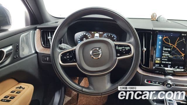 Volvo XC60 2021 — Şəkil 13/20