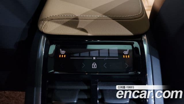Volvo XC60 2021 — Şəkil 18/20