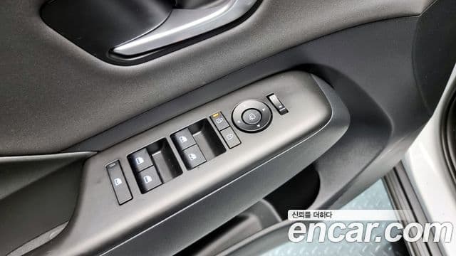 Hyundai Kona 2023 — ფოტო 18/20