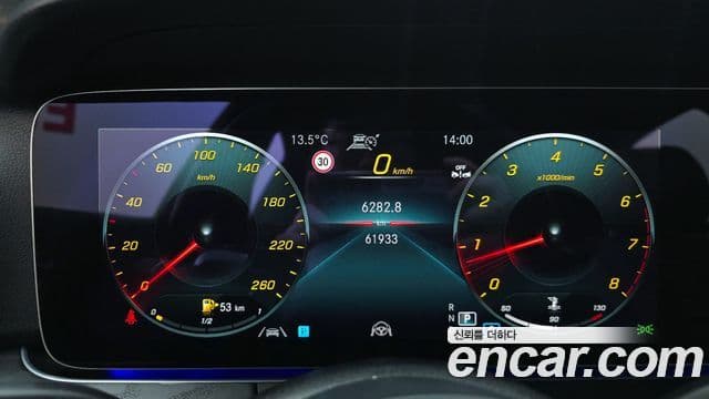 Mercedes-Benz E-Class 2022 — ფოტო 8/20