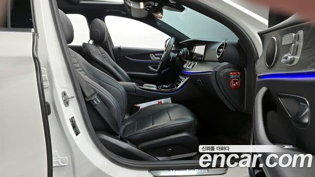 Mercedes-Benz E-Class 2022 — ფოტო 11/20