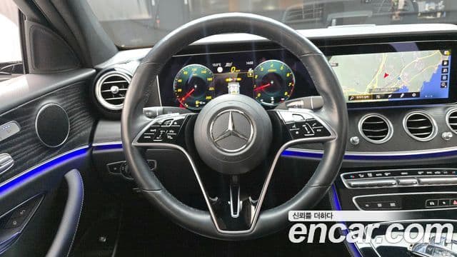 Mercedes-Benz E-Class 2022 — ფოტო 13/20