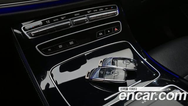 Mercedes-Benz E-Class 2022 — Şəkil 17/20