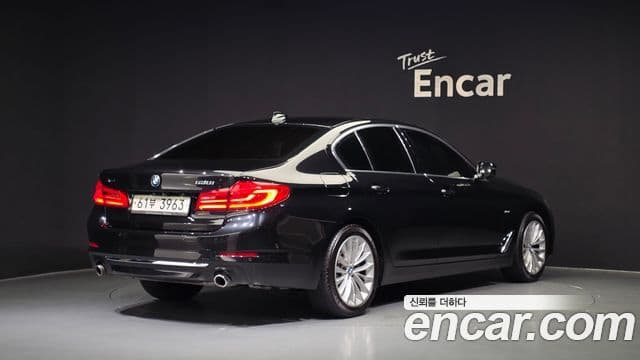 BMW 5 Series 2018 — Şəkil 1/20