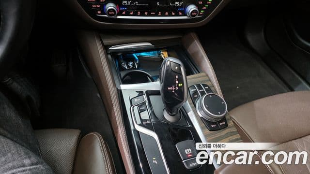 BMW 5 Series 2018 — Şəkil 8/20