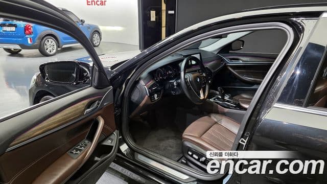 BMW 5 Series 2018 — Şəkil 9/20