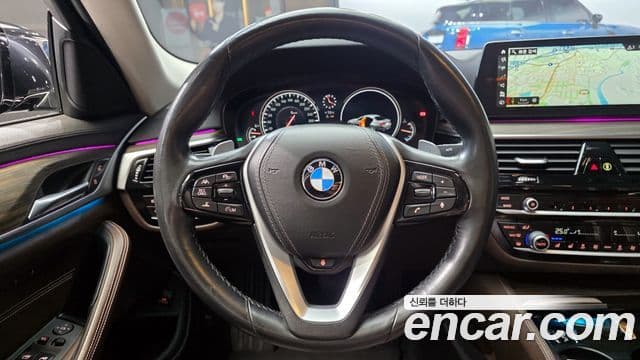 BMW 5 Series 2018 — Şəkil 13/20