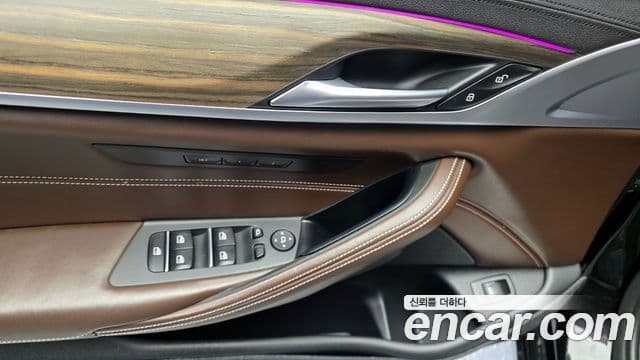 BMW 5 Series 2018 — Şəkil 14/20