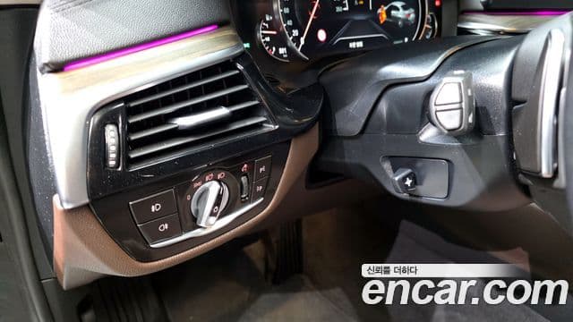 BMW 5 Series 2018 — Şəkil 15/20