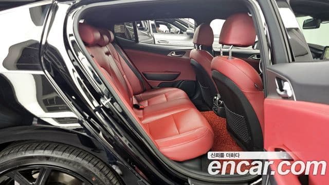Kia Stinger 2019 — Şəkil 12/20