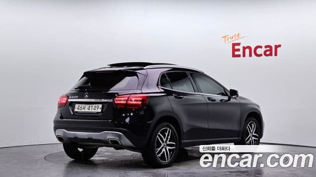 Mercedes-Benz GLA-Class 2019 — Şəkil 15/20