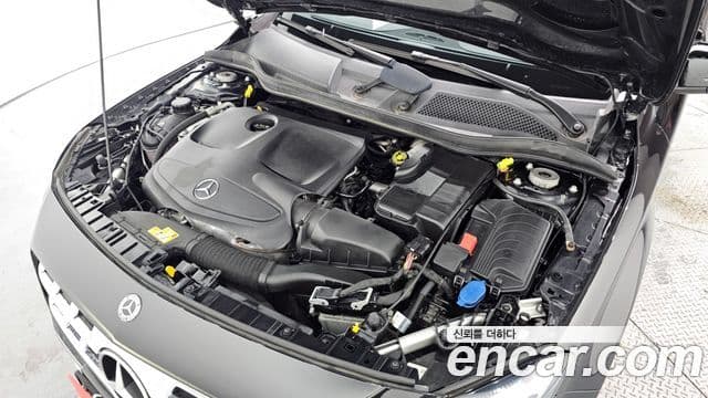 Mercedes-Benz GLA-Class 2019 — Şəkil 19/20