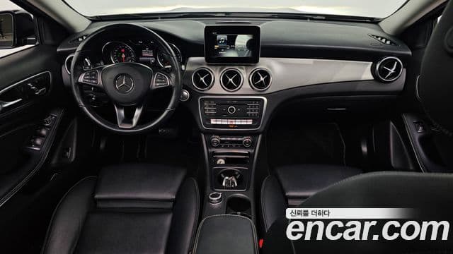 Mercedes-Benz GLA-Class 2019 — Şəkil 14/20