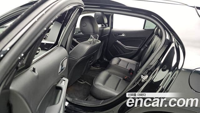 Mercedes-Benz GLA-Class 2019 — Şəkil 5/20