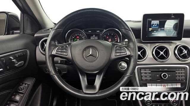 Mercedes-Benz GLA-Class 2019 — Şəkil 1/20