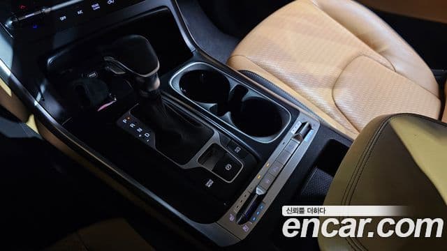 Kia Carnival 2021 — ფოტო 9/20