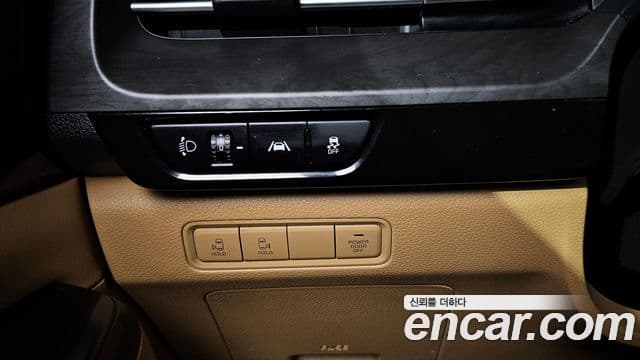 Kia Carnival 2021 — ფოტო 15/20