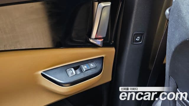 Kia Carnival 2021 — ფოტო 19/20