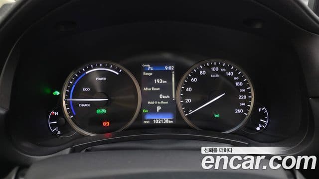 Lexus NX300h 2018 — Фото 8/20
