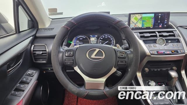 Lexus NX300h 2018 — Фото 13/20