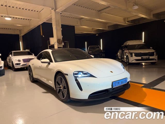 Porsche Taycan 2023 — Photo 13/18