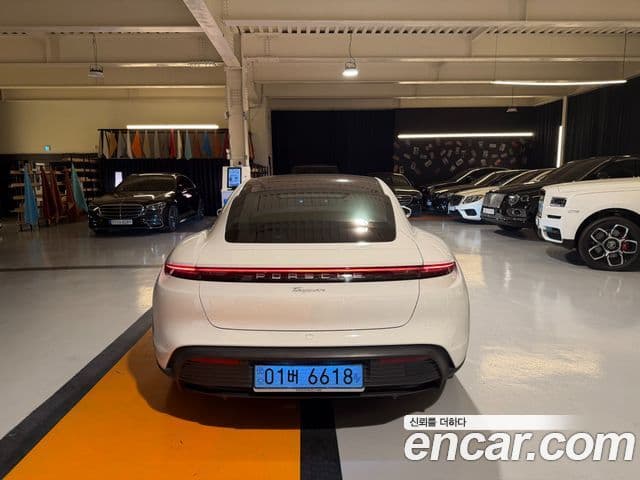 Porsche Taycan 2023 — Photo 3/18