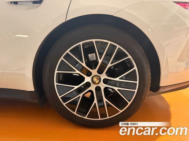 Porsche Taycan 2023 — Photo 10/18