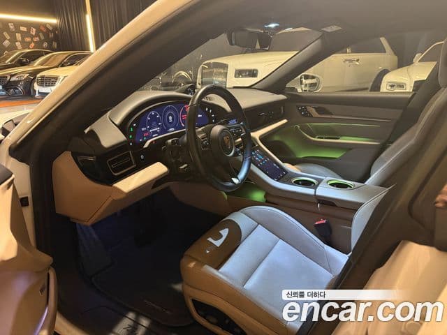 Porsche Taycan 2023 — Photo 14/18