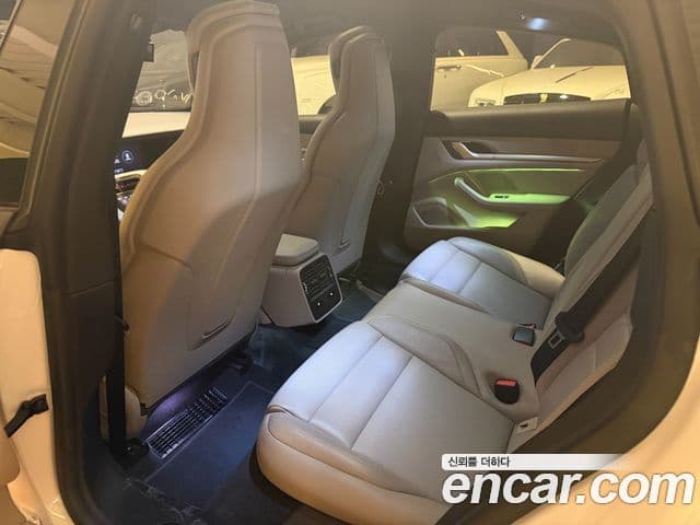 Porsche Taycan 2023 — Photo 18/18