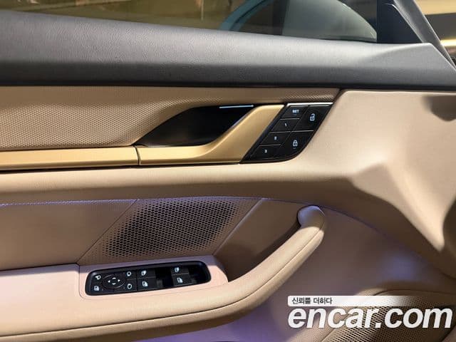 Porsche Taycan 2023 — Photo 5/18