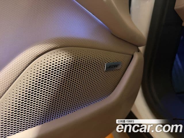 Porsche Taycan 2023 — Photo 16/18