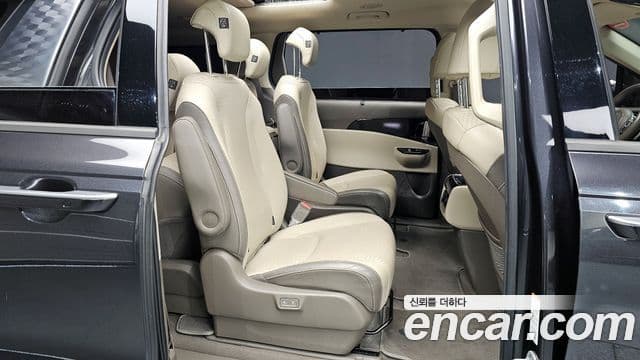 Kia Carnival 2021 — Photo 9/20