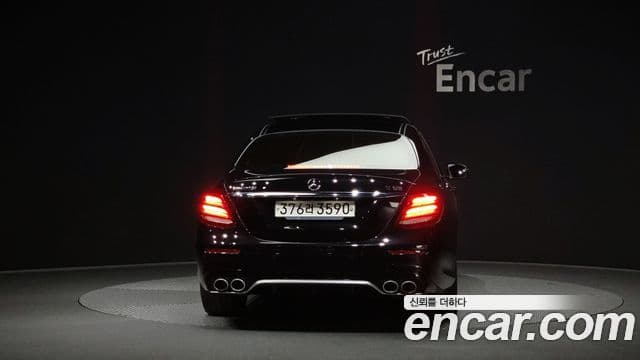 Mercedes-Benz E-Class 2020 — ფოტო 4/20