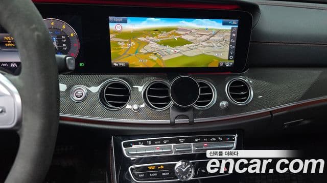 Mercedes-Benz E-Class 2020 — ფოტო 16/20