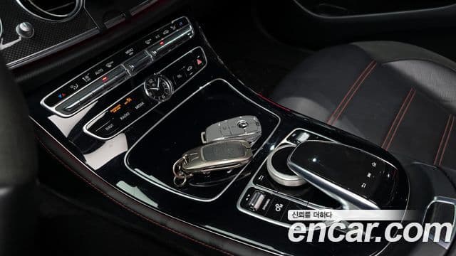 Mercedes-Benz E-Class 2020 — ფოტო 17/20