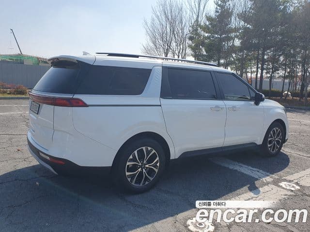 Kia Carnival 2022 — ფოტო 4/20