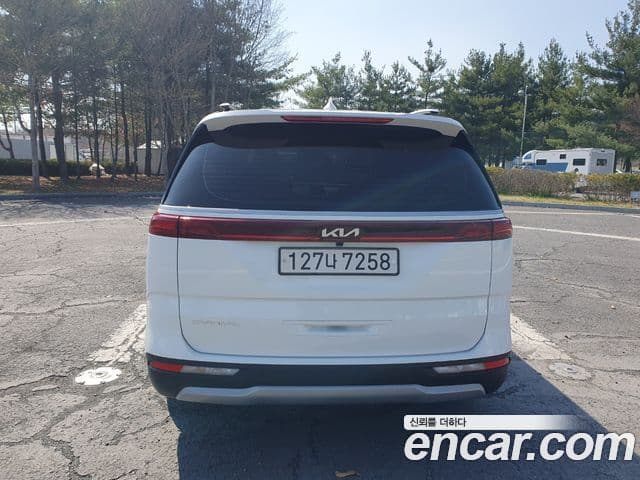 Kia Carnival 2022 — ფოტო 5/20