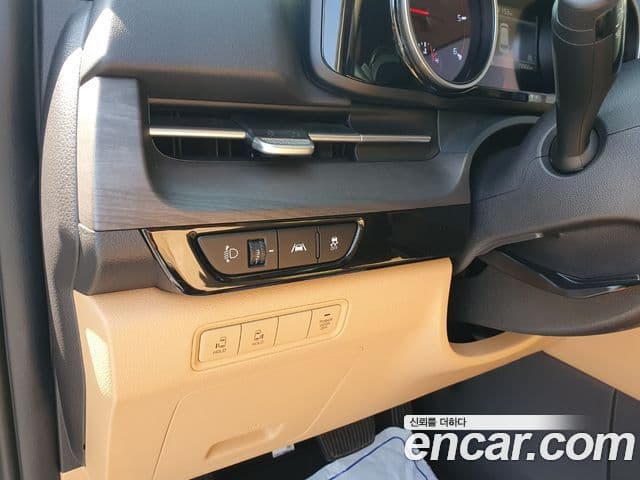 Kia Carnival 2022 — ფოტო 8/20