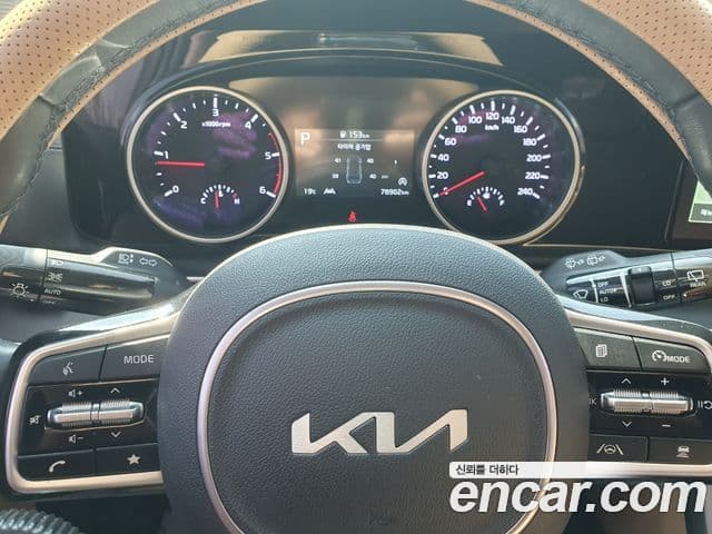 Kia Carnival 2022 — ფოტო 11/20