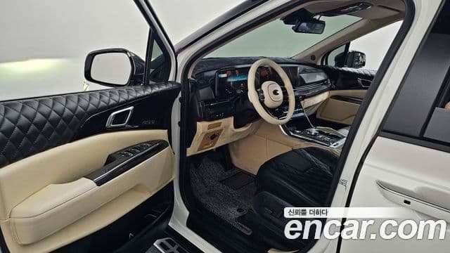 Kia Carnival 2021 — фото 9 из 20