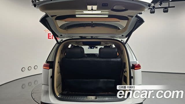 Kia Carnival 2021 — фото 20 из 20