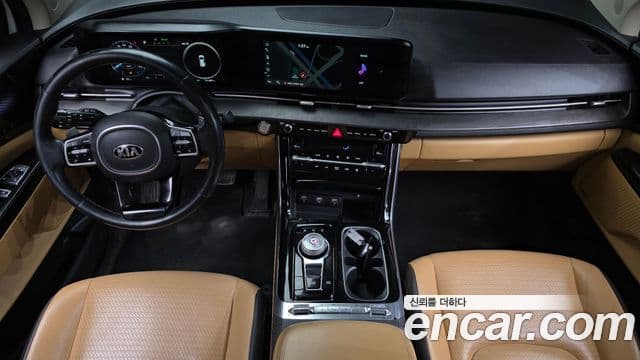 Kia Carnival 2021 — фото 7 из 20