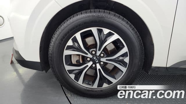 Kia Carnival 2020 — фото 5 из 20