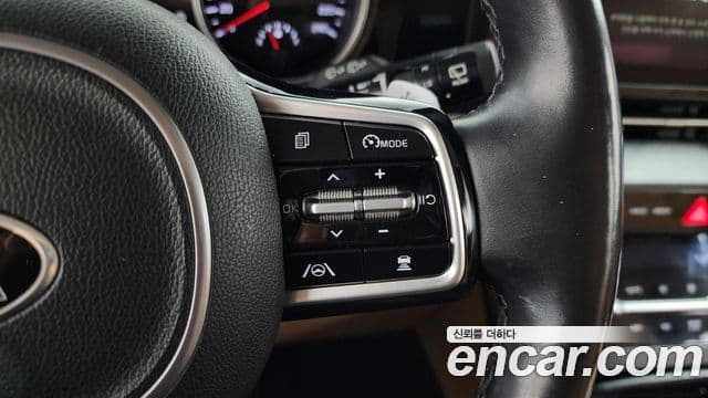 Kia Carnival 2020 — ფოტო 17/20