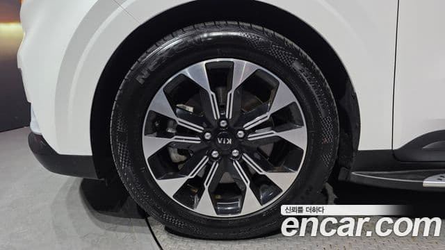 Kia Carnival 2020 — ფოტო 8/20