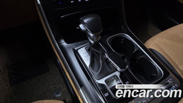 Kia Carnival 2020 — фото 9 из 20