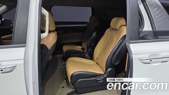 Kia Carnival 2020 — ფოტო 10/20