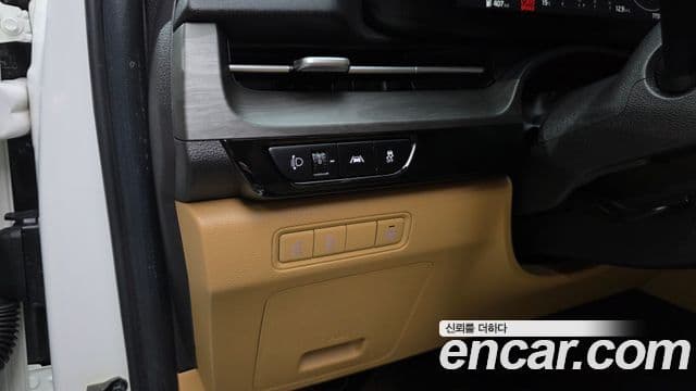 Kia Carnival 2020 — ფოტო 19/20
