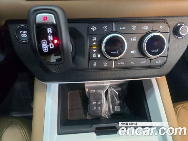 Land Rover Defender 2025 — ფოტო 13/20