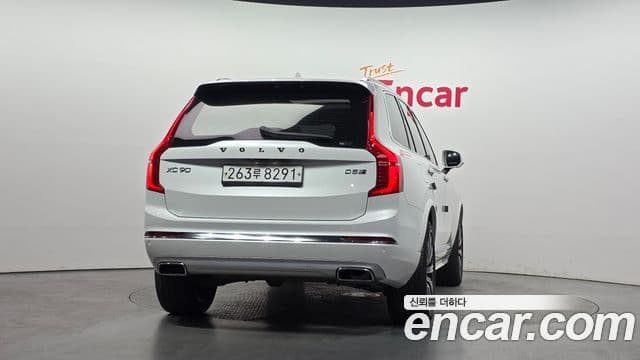 Volvo XC90 2020 — Photo 18/20